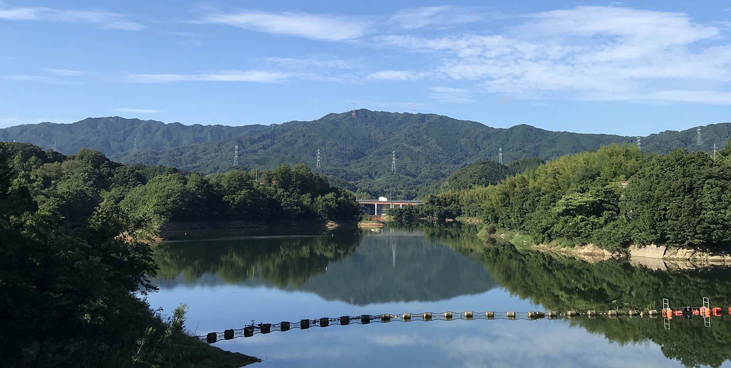 鳥取県南部町にある緑水湖の風景